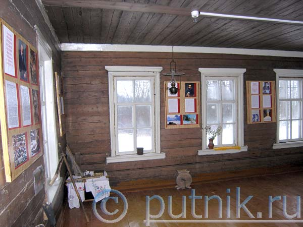 Зал о художниках в музее